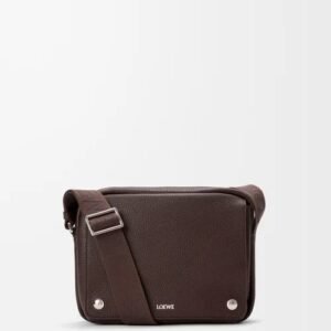 Medium Pebble Messenger Bag In Supple Grained Calfskin